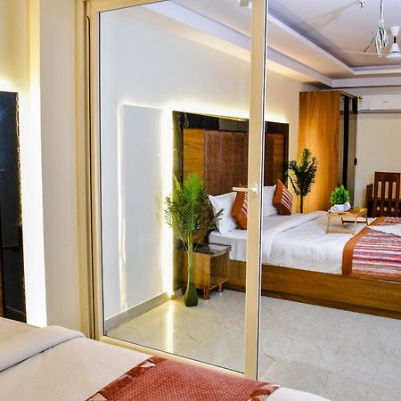 Hotel Yash Palace Near Igi Airport Új-Delhi Kültér fotó