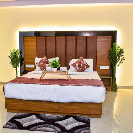 Hotel Yash Palace Near Igi Airport Új-Delhi Kültér fotó